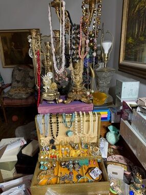 “ WONDERS FOUND “ VINTAGE JEWELRY FOR. A POSHMARK SHOW AT 7PM ET THURSDAY